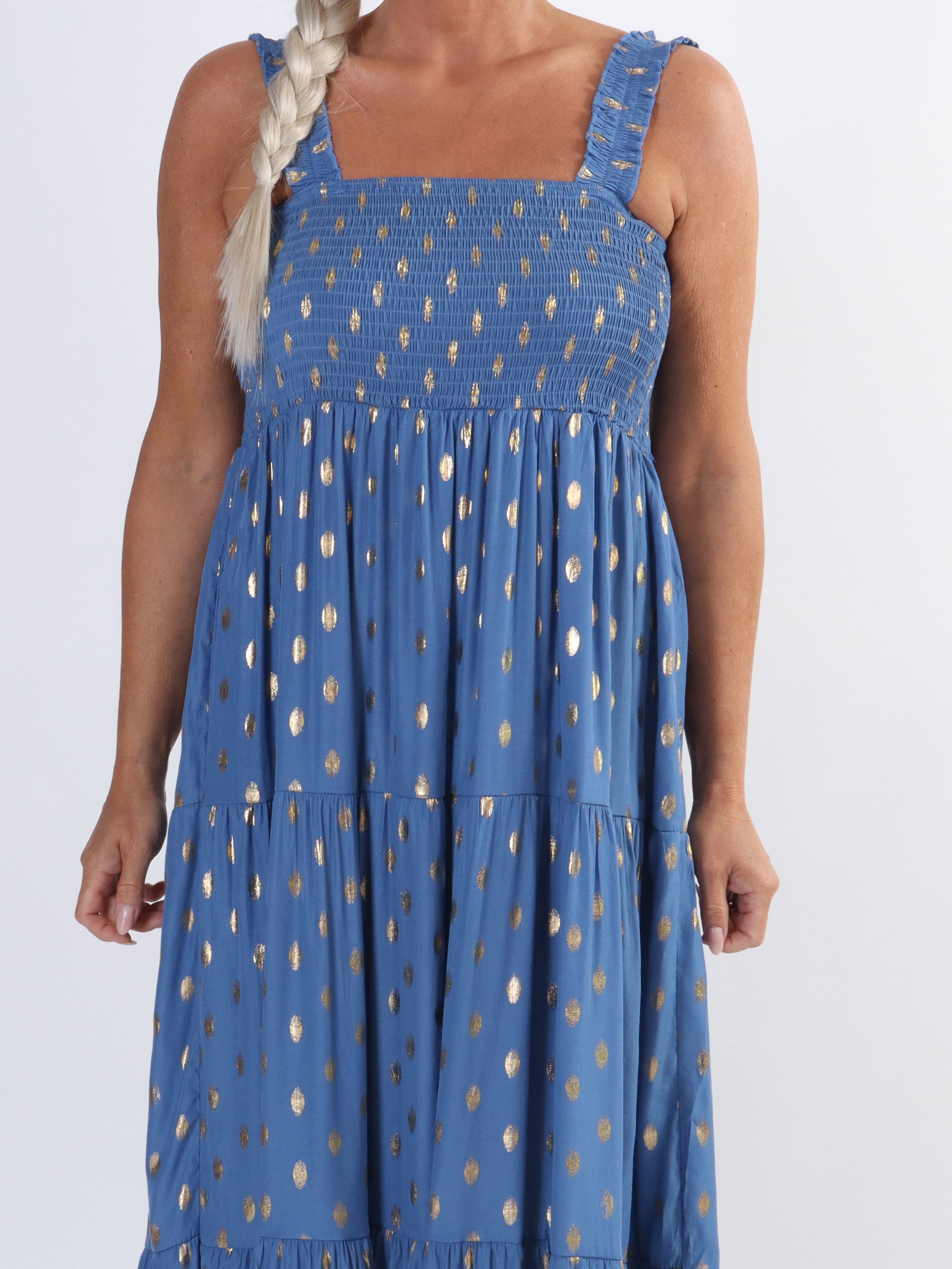 Emma - Lang kjole med smock henover brystet og guld detaljer